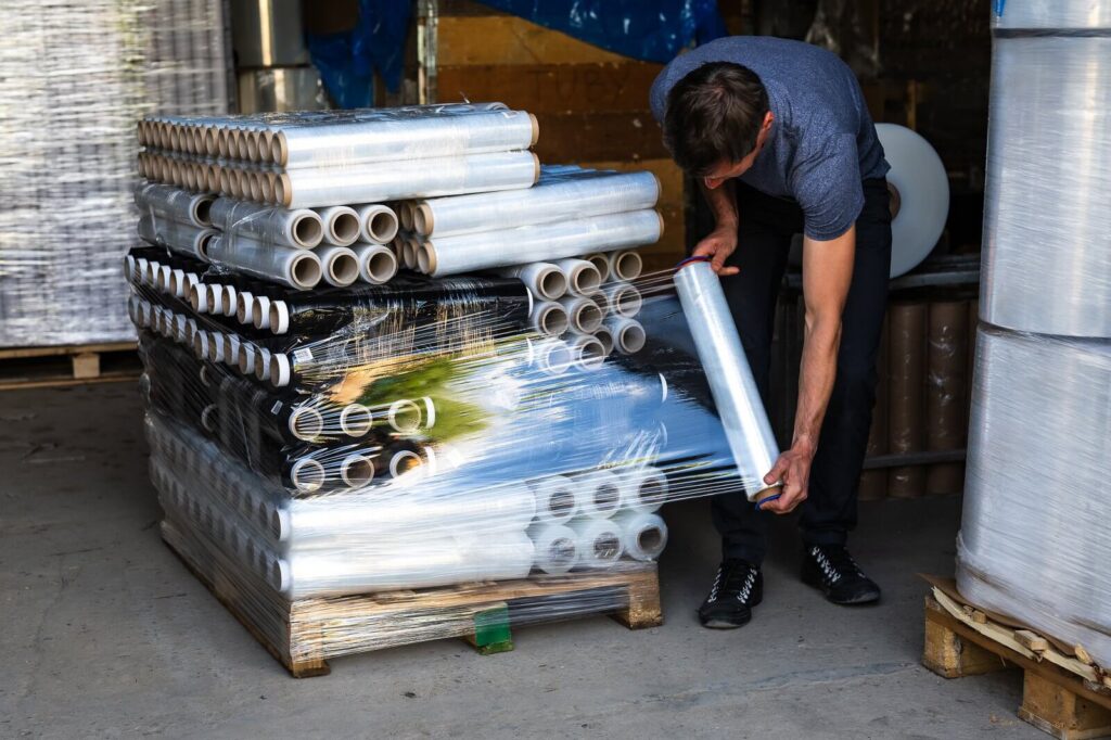 Parametry techniczne folii stretch - mikron, rozciąg, siła trzymania