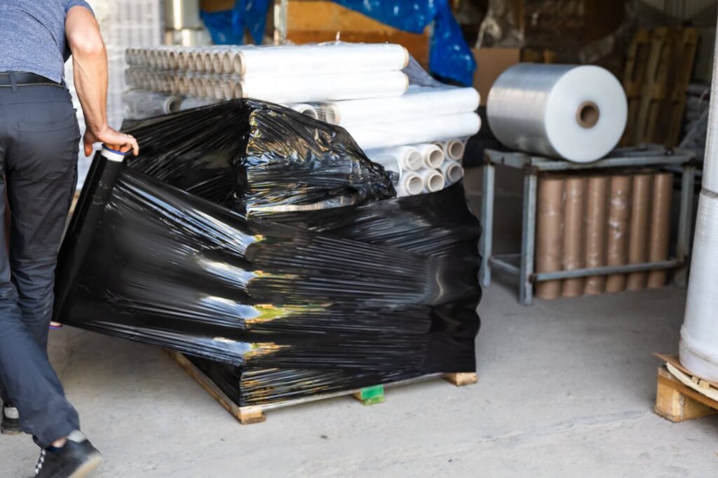 Bezpieczne Pakowanie: Folia Bąbelkowa i Stretch do Delikatnych Paczek