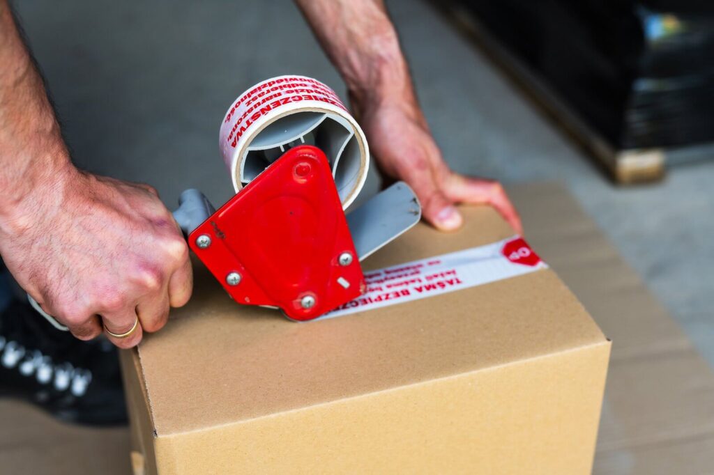 taśmy z nadrukiem Kraków, gdzie kupić taśmy klejące w Krakowie, taśmy pakowe Kraków, hurtownia taśm klejących Kraków Megjan